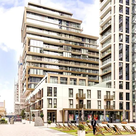 Coastal Comfort With Parking *