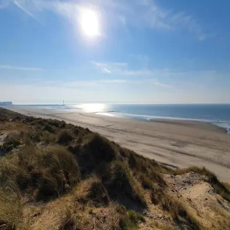 Coastal Comfort With Parking